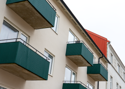 Fasad med balkonger